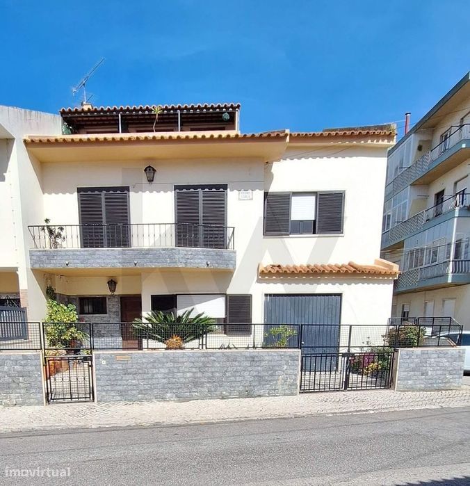 Moradia T4 Em Mem Martins – Amplitude, Conforto E Excelente Localizaçã