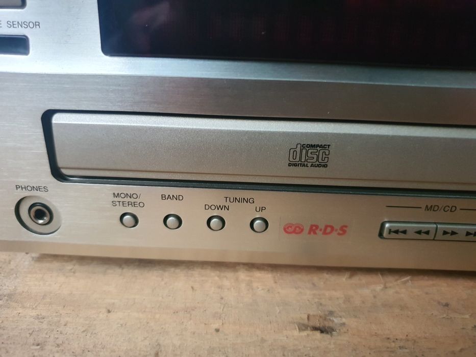 Mini wieża HITACHI.