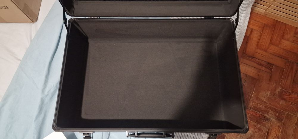 Mala aluminio  com chave