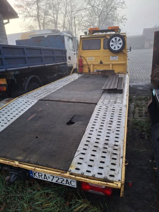 Auto laweta iveco daily najazd autolaweta wciągarka