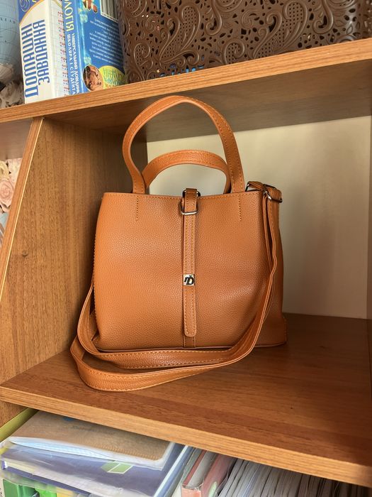 Продам женскую сумочку