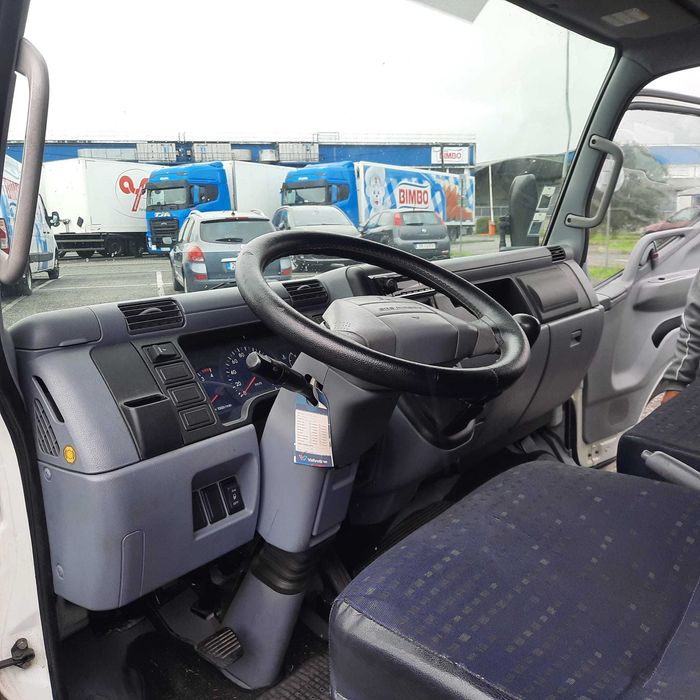 Mitsubishi Canter,  de contentor com plataforma