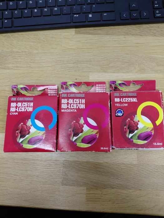 Tinteiros azul, amarelo e mangenta