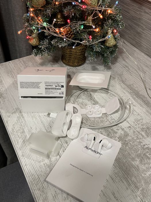 AirPods pro наушники. Сліди використання.