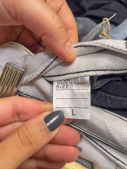 Calças jeans metade preta e branca - L / 38, straight