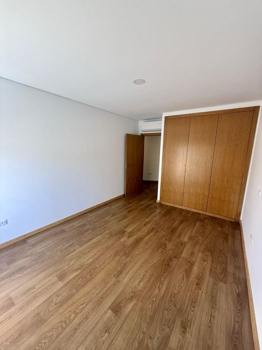 Excelente T2 em Viseu – A/C, Varanda e Lugar de Garagem