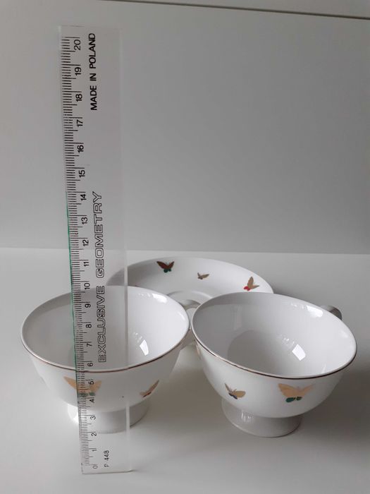 Zestaw dwóch filiżanek ze spodkami