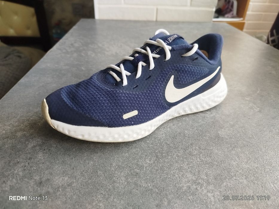 Кросівки Nike Revolution 5