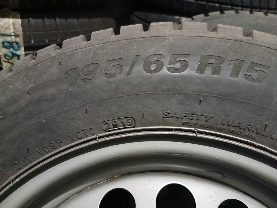Продам гуму  р 15  195/65 з дисками фольксваген каді шкода а5