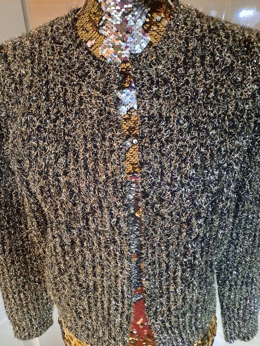 Sliczny sweterek damski.