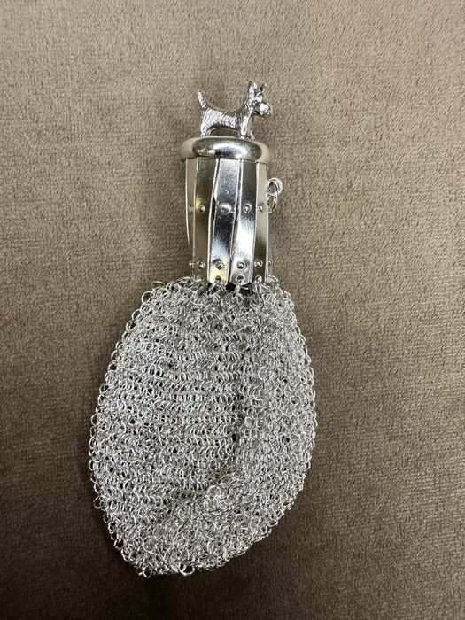 Porta moedas em prata com cão