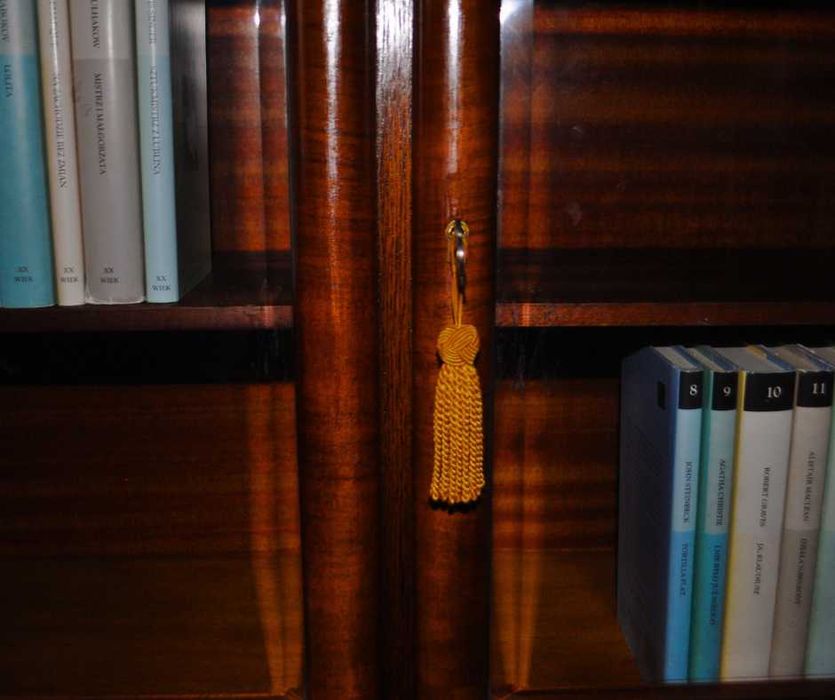 stara witryna biblioteka komoda antyk