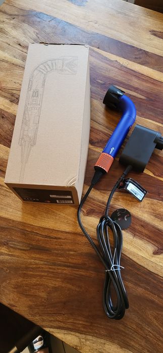 Suszarka do włosów inteligentna dyson supersonic straight+wavy granat