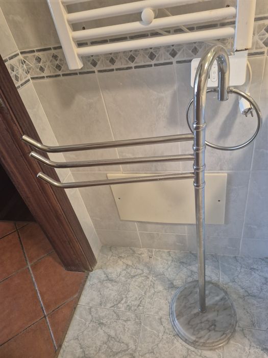Toalheiro de chão