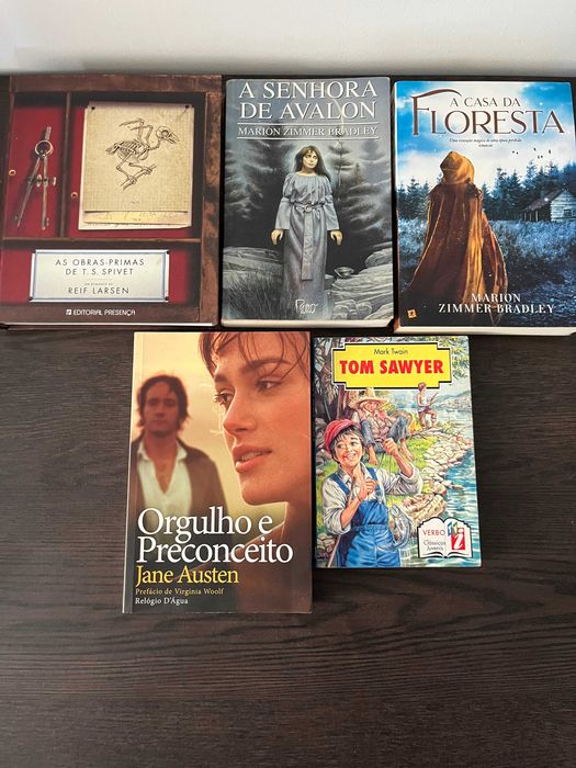 Livros - Vários (Orgulho e Preconceito, A Senhora de Avalon, Tom Sawyer, A Casa da Floresta, etc.)