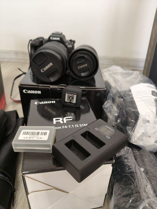 Aparat Canon r50