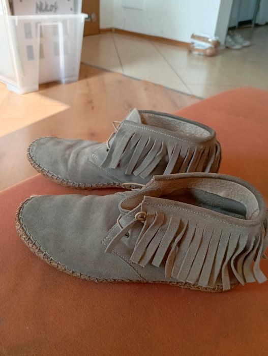 Damskie mokasyny z frędzlami