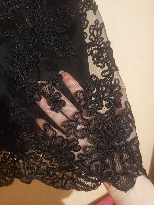 Вечірня святкова сукня з мереживом