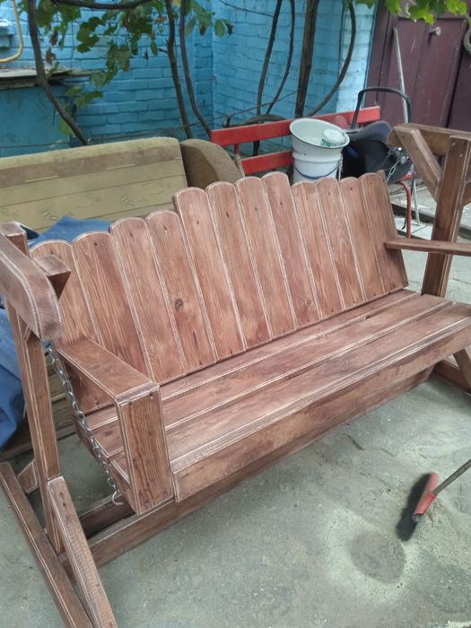 Деревянная  качеля