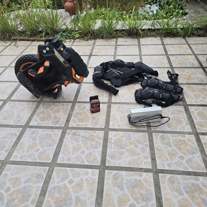 Inmotion V14 Gb usada  ,  joelheiras e colete