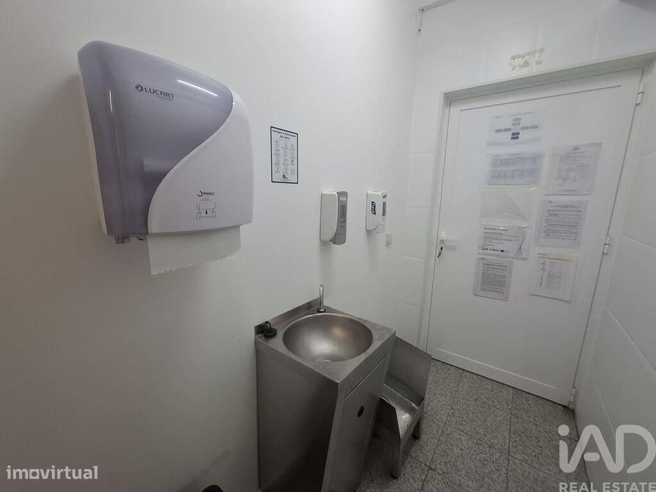 Loja / Estabelecimento Comercial em Vila Real de 300,00 m2