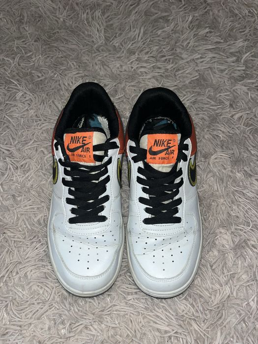 Nike Air Force 1 '07 LV8 на них е пляма на фото також заломи