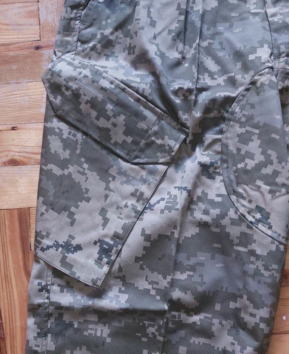 Куртка, китель та штани в кольорі піксель, Британія