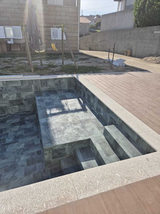 Construcao de piscinas churrasqueiras manutenção de jardins