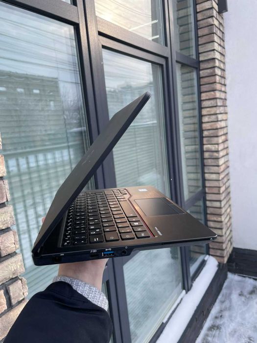 Fujitsu U729: компактний, швидкий, батарея до 6год є кількість