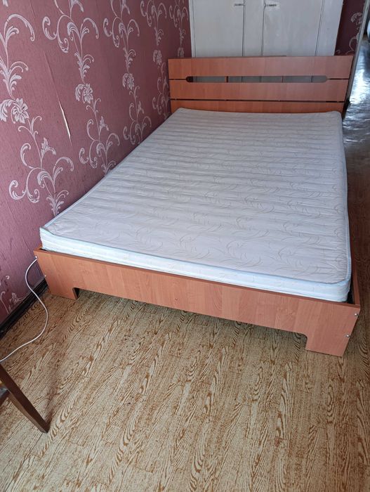 Кровать в спальню 1.4