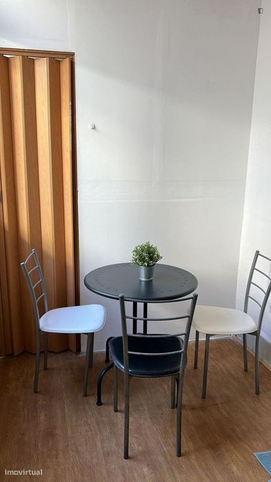 Quarto - localizado em Arroios Lisbon