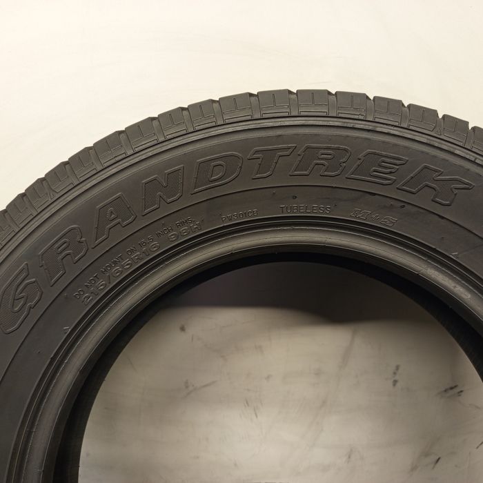 215/65R16 Dunlop ST20 Grandtrek