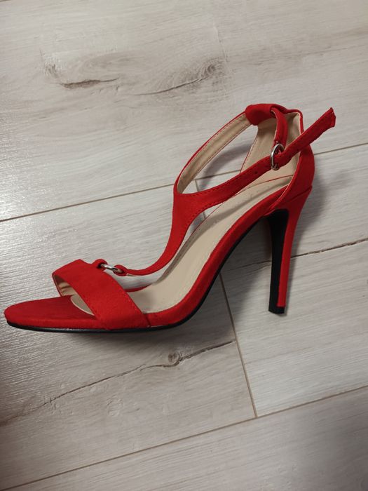 Nowe sandały r 38 Abloom