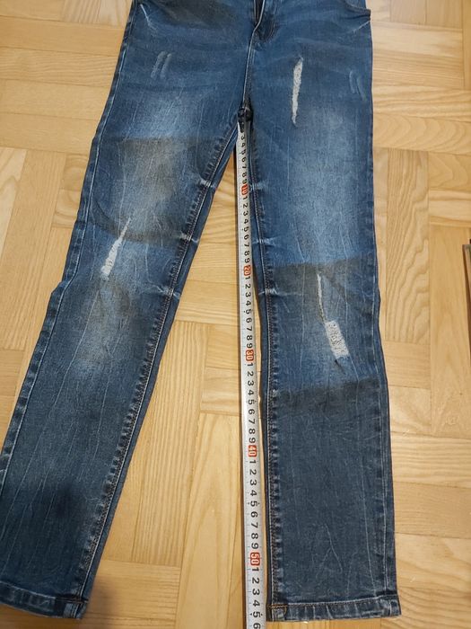 Jeansy z przetarciami rozm. 146