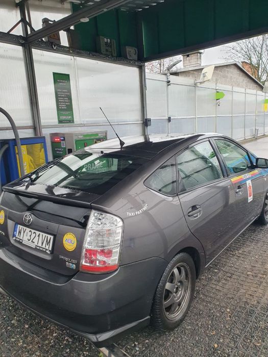 Sprzedam Priusa z 2008 roku w dobrym stanie.