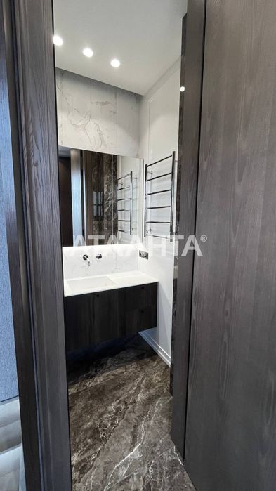 В продаже добротный дом в Совиньоне 4 спальни, бассейн