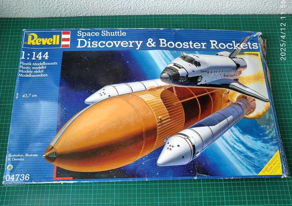 Kit Modelismo 1/144 - Revell Space Shuttle Discovery & Booster Rockets