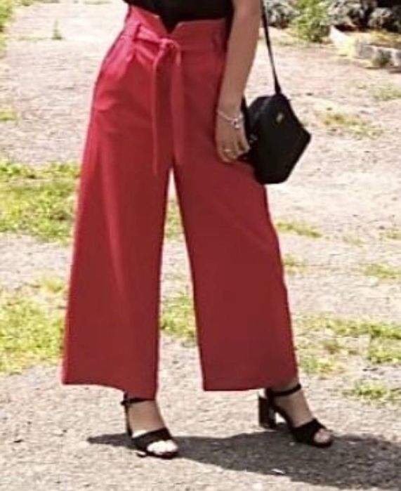 Стильные красные кюлоты