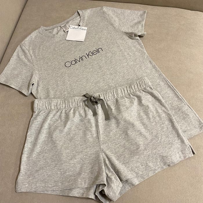 Продам оригинальну піжаму Calvin Klein. Розмір М.