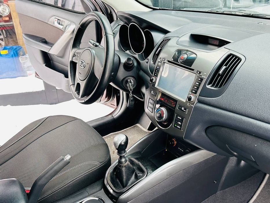 Kia Cerato 1.6 бензин   2011рік  відмінний стан від власника