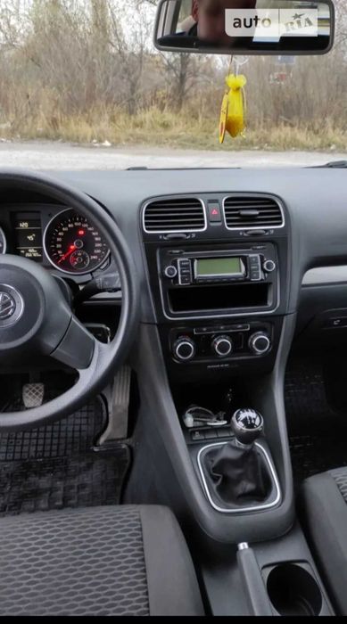 Volkswagen golf 2011року