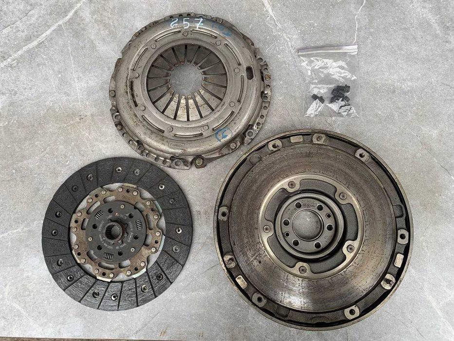 Комплект зчеплення Демпфер Volvo C30 S40 2 V40 V50 1.6 D