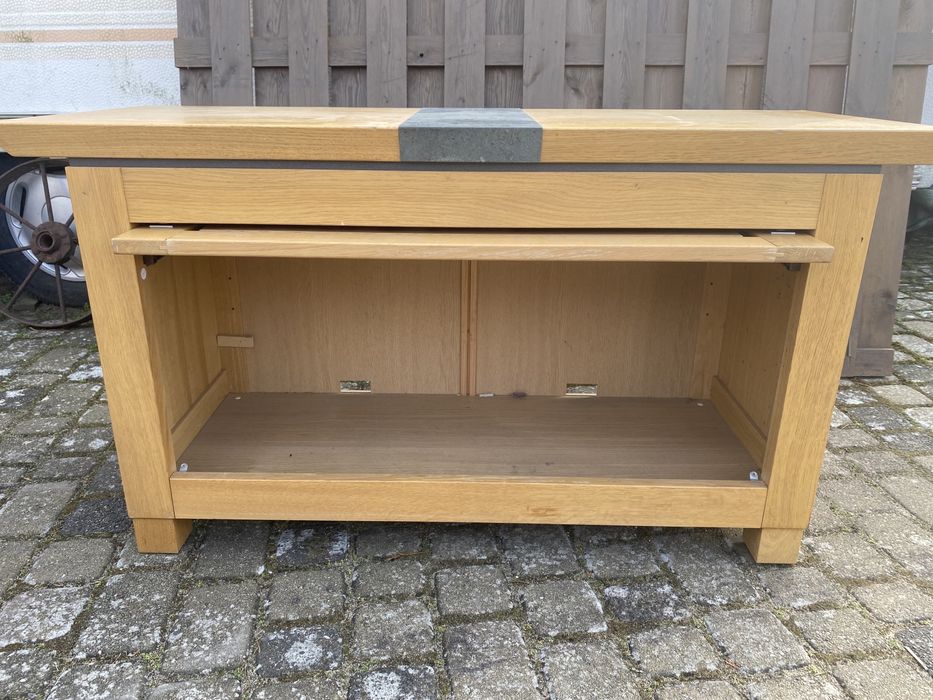 Sprzedam drewniana komodę-szafkę