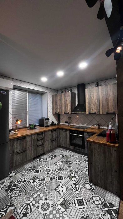 Видовий пентхаус з авторським ремонтом! Центр!