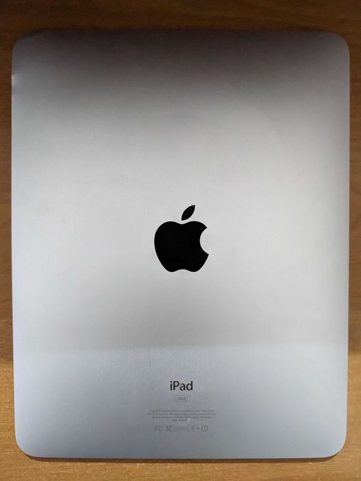 Планшет Apple iPad A1219 32GB Wi-Fi + кабель зарядки