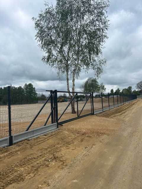 Tanio Ogrodzenia panelowe 3D Kompleksowo Wycena Transport Montaż