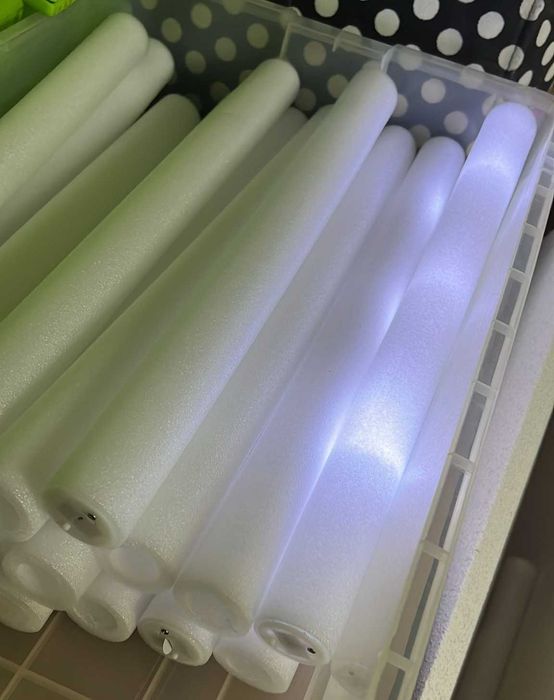 20 unidades bastões  de espuma luminosos com LED branco 48 cm