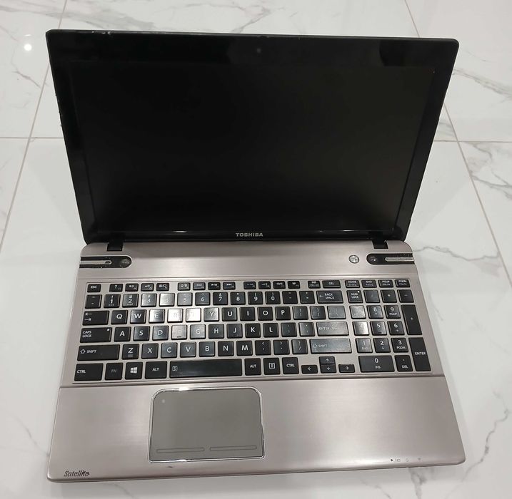 Laptop - Toshiba.