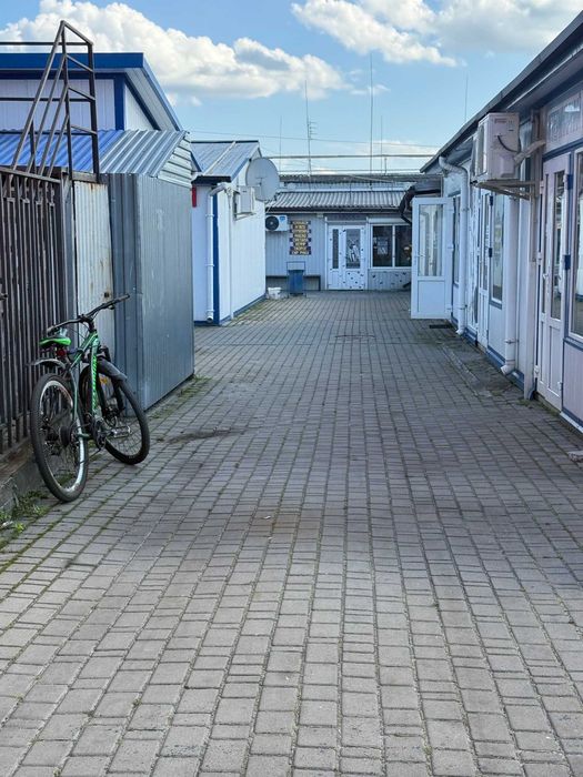 Продам комплекс комерційних  будівель з ринком
