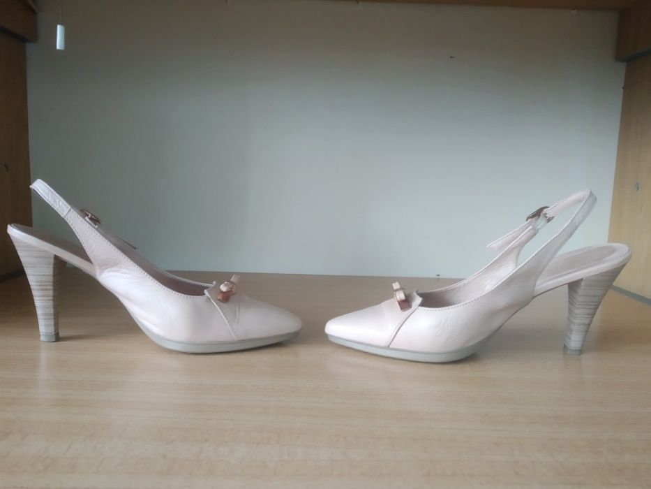 Hispanitas HV51150 - czółenka beżowe 37